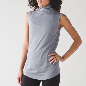 Lululemon sleeveless turtleneck size 2
